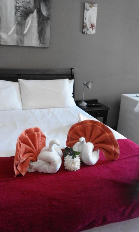 Flamboyant Guest Lodge ヨハネスブルグ エクステリア 写真